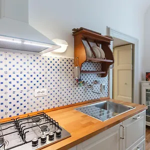Vespucci- Quite Historic Palace Apartment